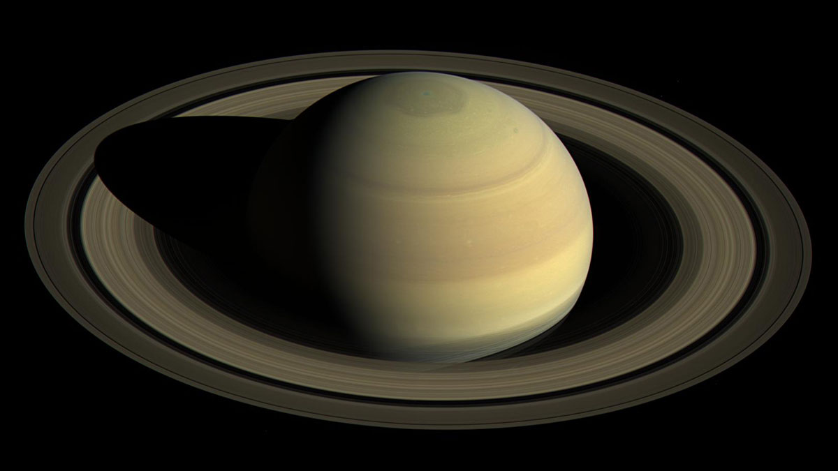 Уфолог: спутник Сатурна является станцией инопланетян
