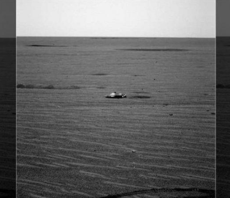 На Марсе обнаружен неопознанный металлический объект - фото с камер