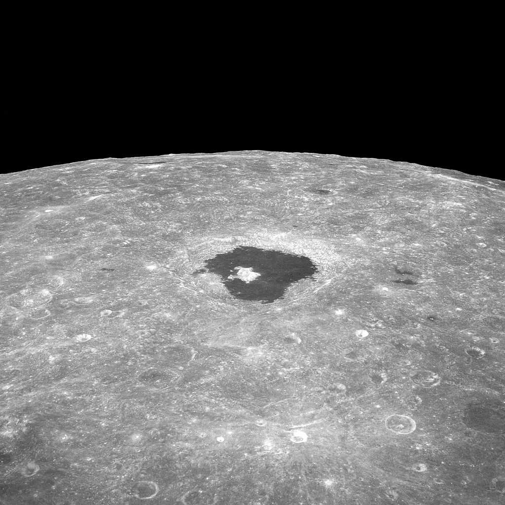 Упавший на Луну огромный метеорит вызвал большой взрыв