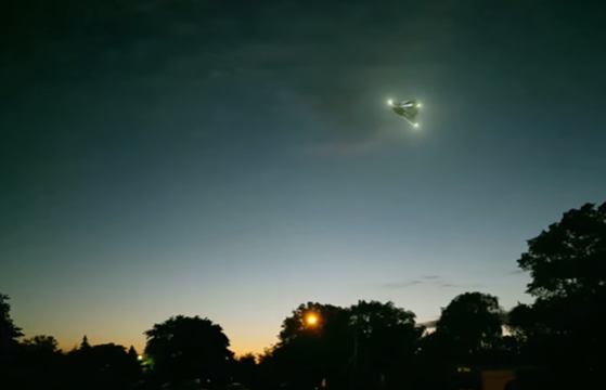 Что увидели жители Вобурна в США - НЛО или обычный дрон?