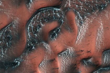НАСА продемонстрировало снежные холмы Марса