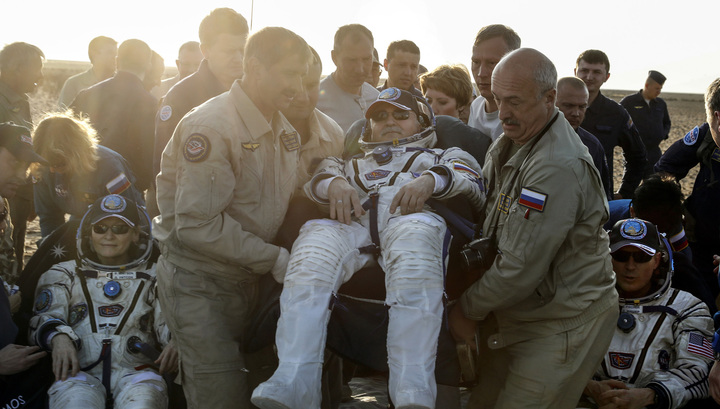 Экипаж МКС был благополучно эвакуирован из спускаемой капсулы