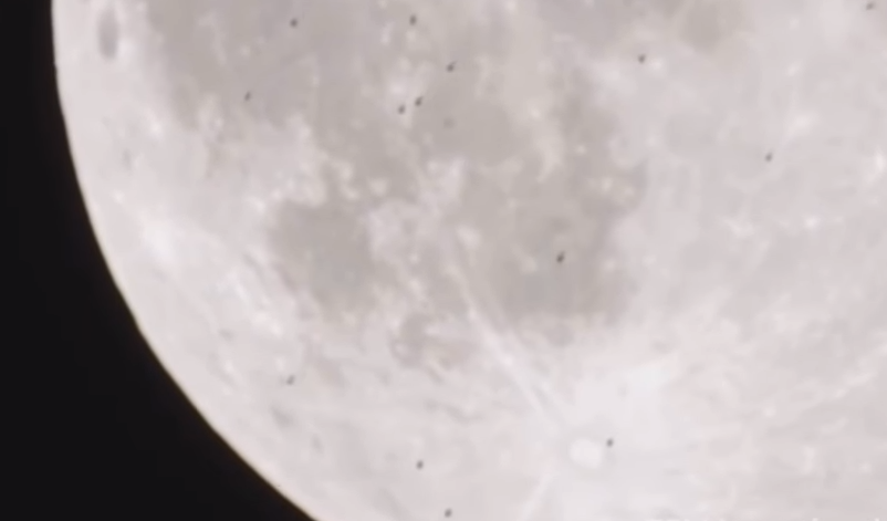 Римский астроном обнаружил 38 НЛО возле Луны