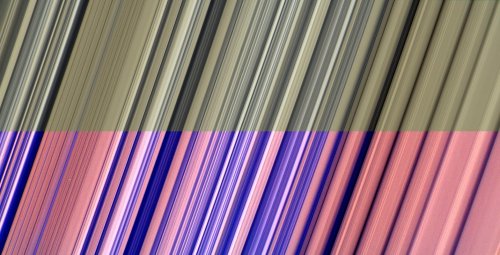 «Кассини» запечатлел кольца Сатурна в поразительной расцветке