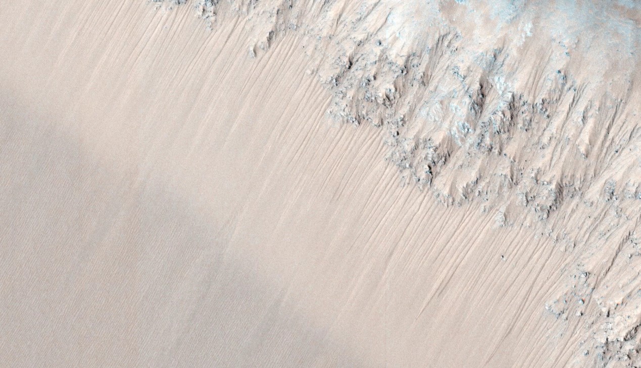Снимки НАСА: на Марсе высока вероятность наличия льда