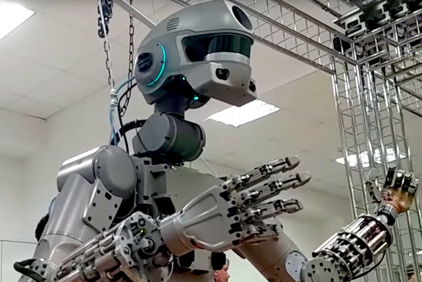 Робот-гуманоид «Федор» учится общаться с живыми людьми