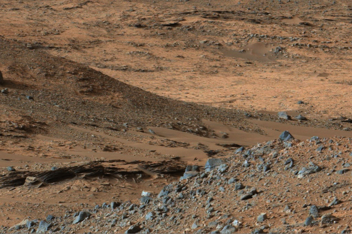 На ретро-снимках Марса найдены руины здания