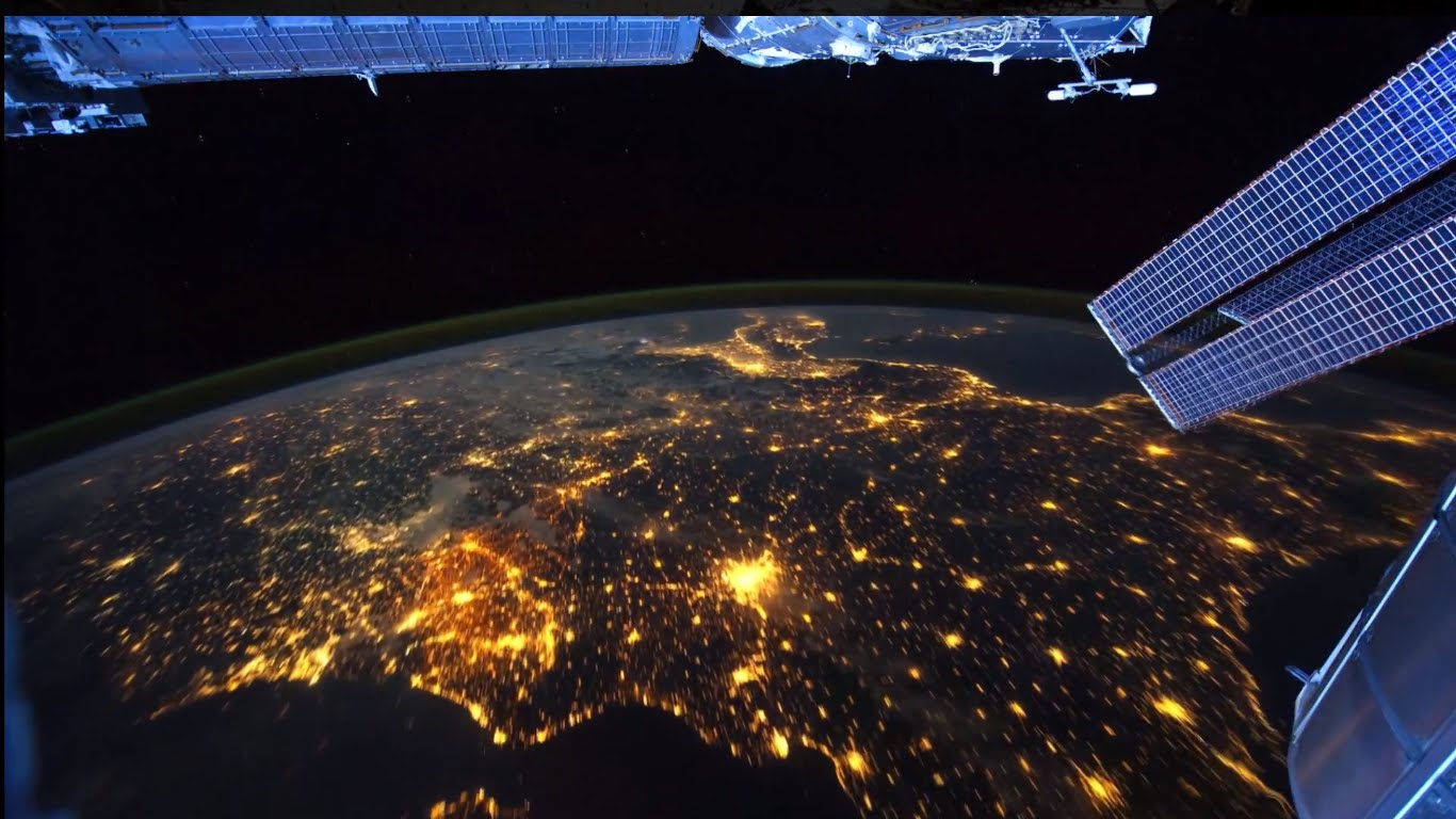 Российский астронавт выложил в Сеть поразительное видео полета МКС над Землей
