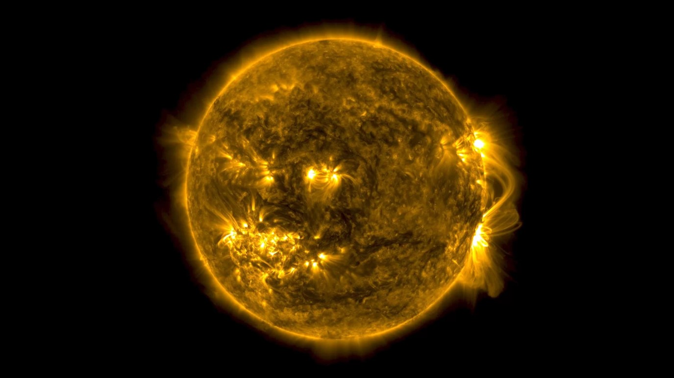 Крошечные взрывы на Солнца – причина его температуры в 40 млн °С