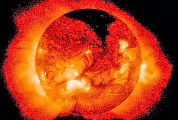 Корональная дыра на Солнце вызывает аномальные полярные сияния и выбросы радиации