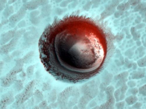 Гипнотическое «око» на поверхности Марса