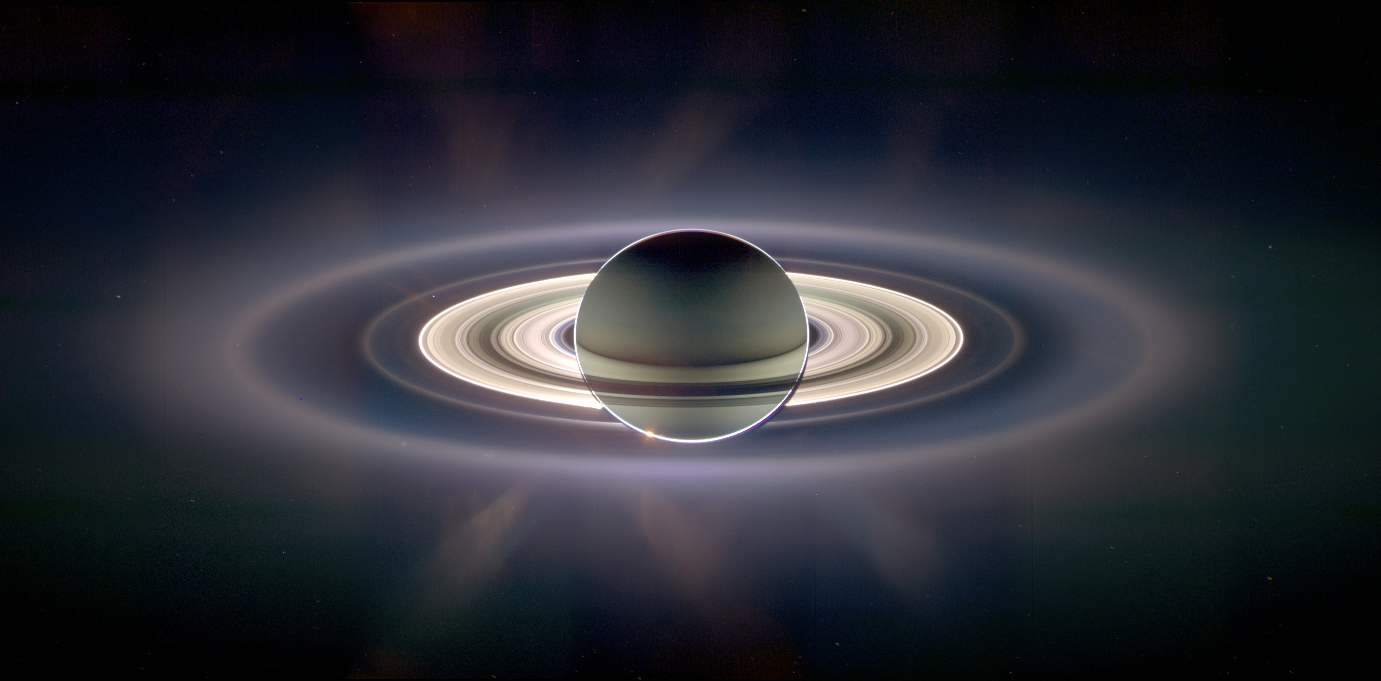 Ученые: солнечный ветер не оказывает влияния на радиационные пояса Сатурна