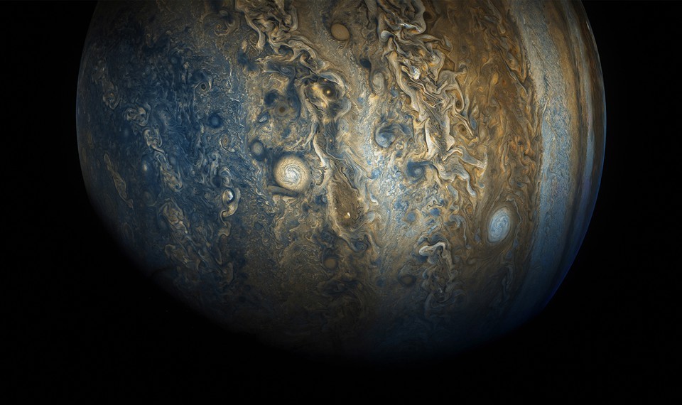 Астрономы выложили в Интернет зрелищные фотокадры, изображающие Юпитер