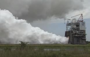 НАСА проводит испытания нового ракетного двигателя