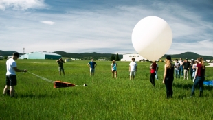 Специалисты NASA хотят запустить в небо шары с бактериями