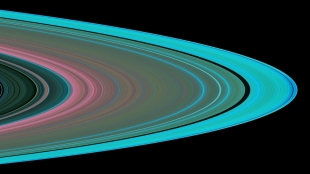 Уфологи: между кольцами Сатурна захоронены пришельцы