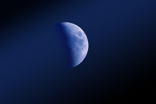 Секрет прыгучих валунов на Луне наконец-то раскрыт
