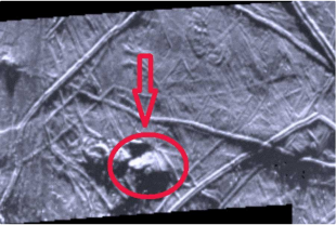 На спутнике Юпитера скрывается космический корабль пришельцев треугольной формы