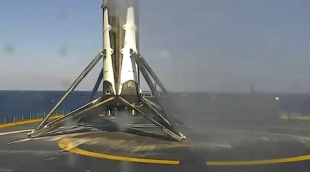 Многоразовая ракета Falcon 9 чуть не взорвалась после приземления