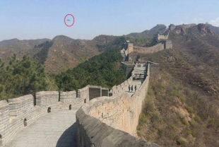 Неопознанный летающий объект был замечен над Великой Китайской стеной
