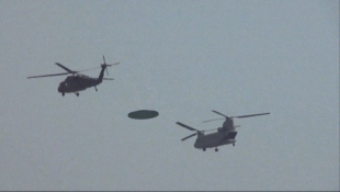 В небе над Канадой женщина заметила пролетающий вертолет, который перехватывал НЛО