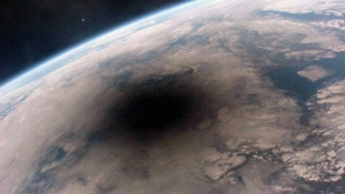 Озоновая дыра колоссальных размеров была запечатлена на видео