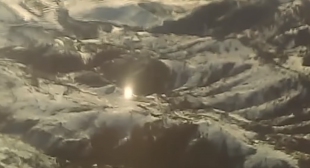 В небе над Аляской пассажиры самолета увидели летящее рядом НЛО