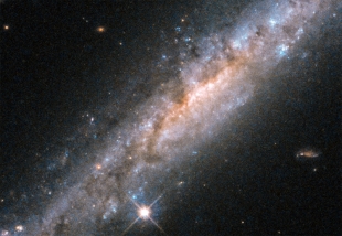 НАСА продемонстрировало красочные снимки галактики со «взрывным» характером