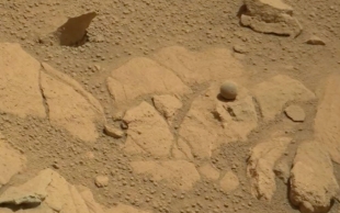 Невероятная находка на Марсе: Скотт Уоринг отыскал пушечное ядро среди унылых ландшафтов